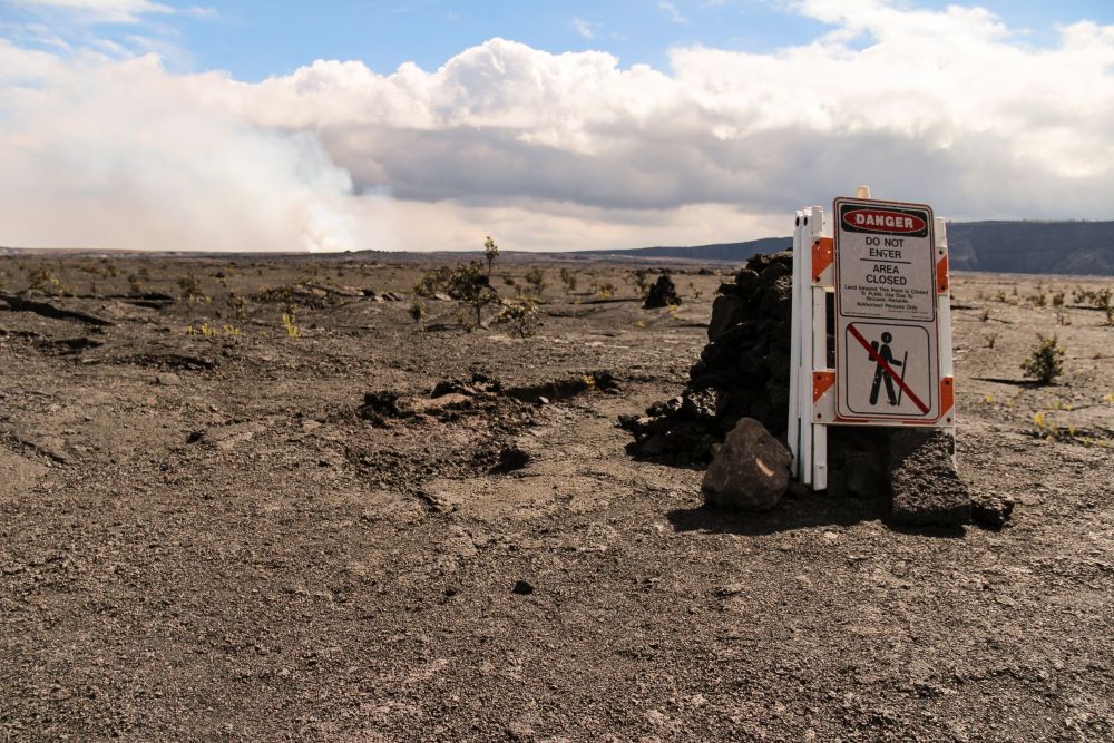 Danger do not enter area close sign, Kilauea crater