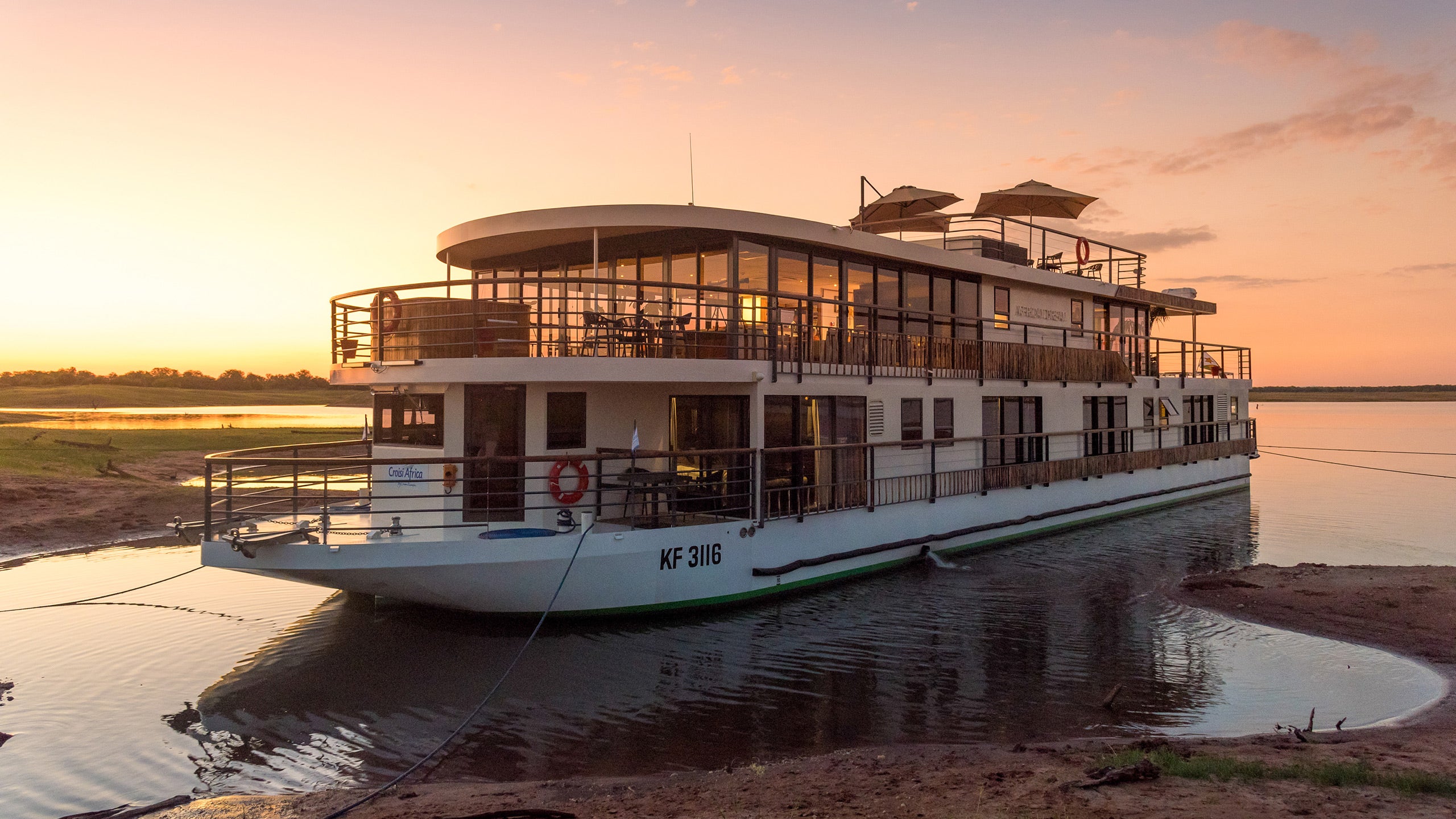 Southern Africa's Wild Wonders: Land & Water Safari