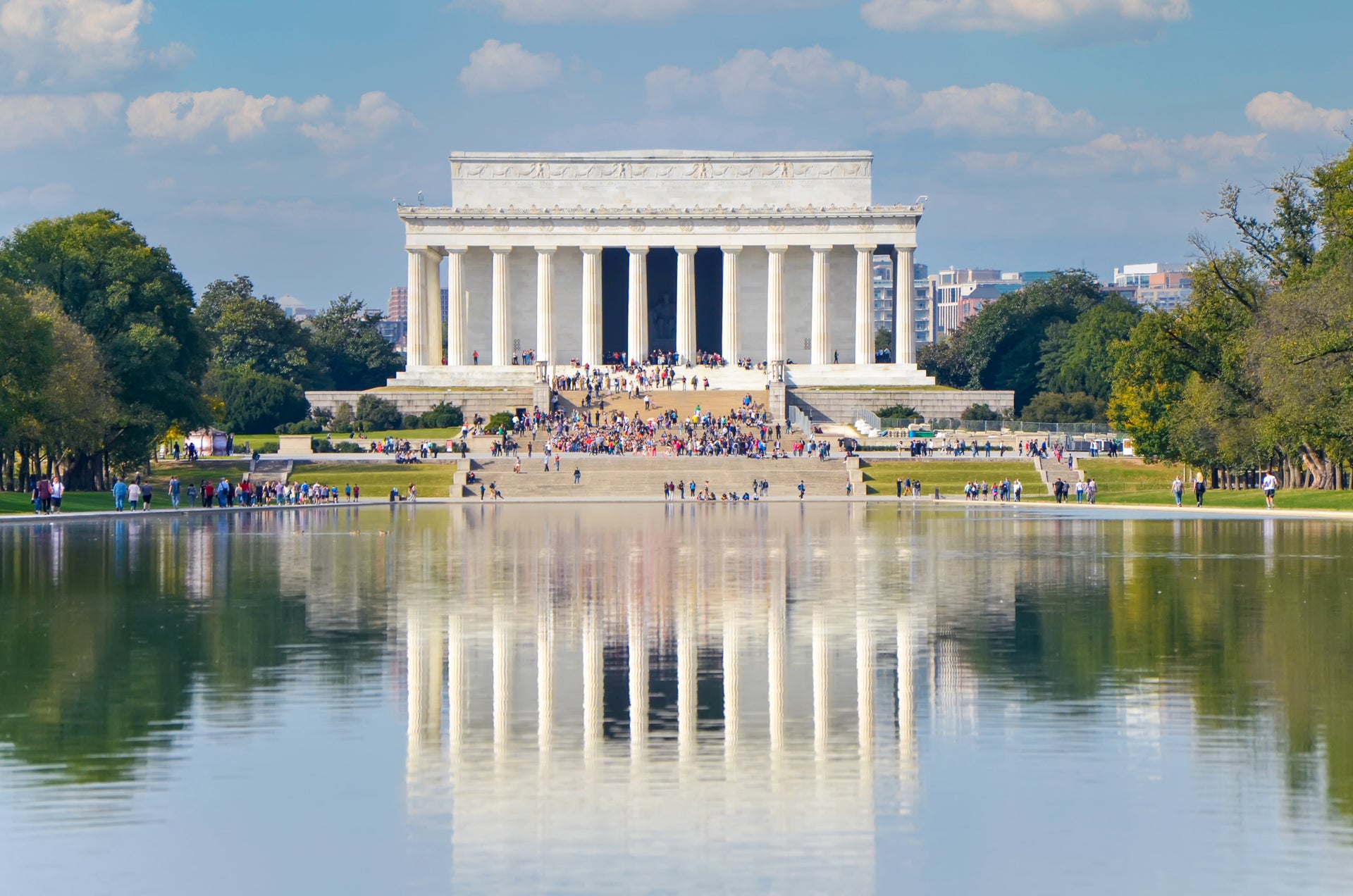 Colonial America: Footsteps to Freedom