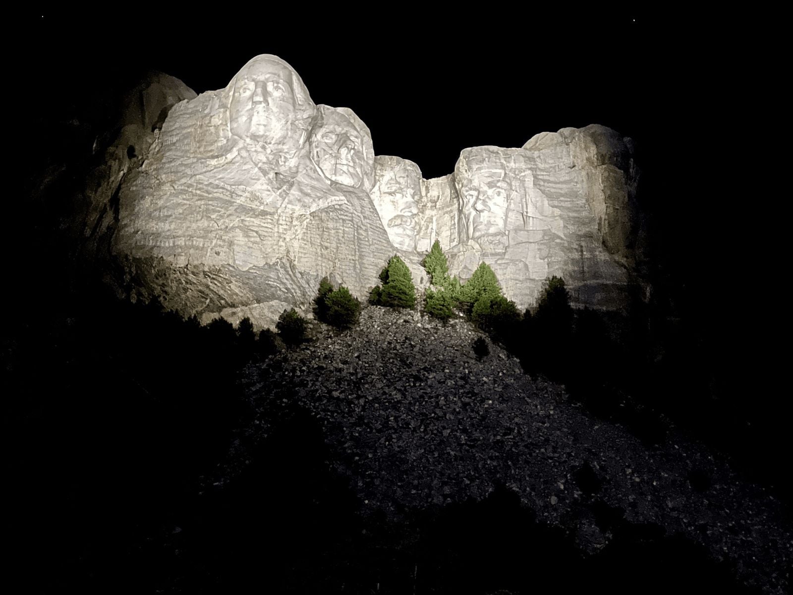 Guest photo of Mount Rushmore at night