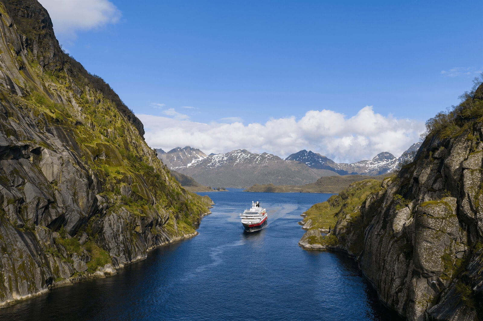 MS Polarlys in Trollfjorden, photo courtesy of Hurtigruten ©Espen Mills